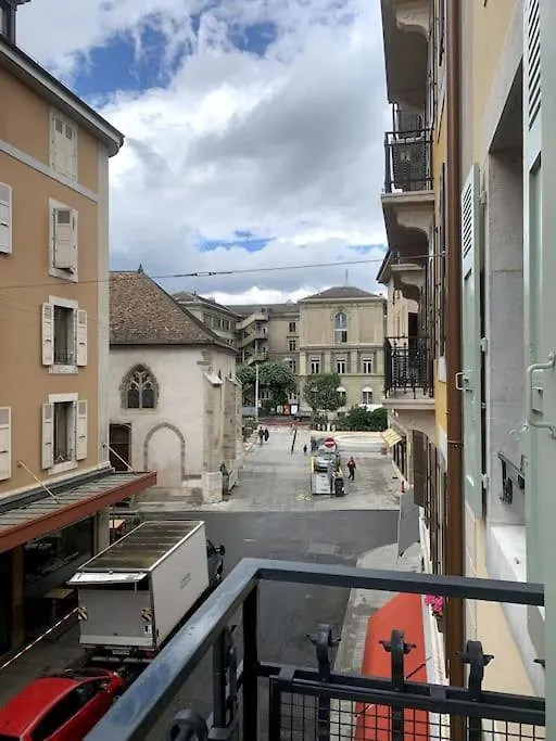 Celui Qui Est Au Centre Appartement Genève Zwitserland