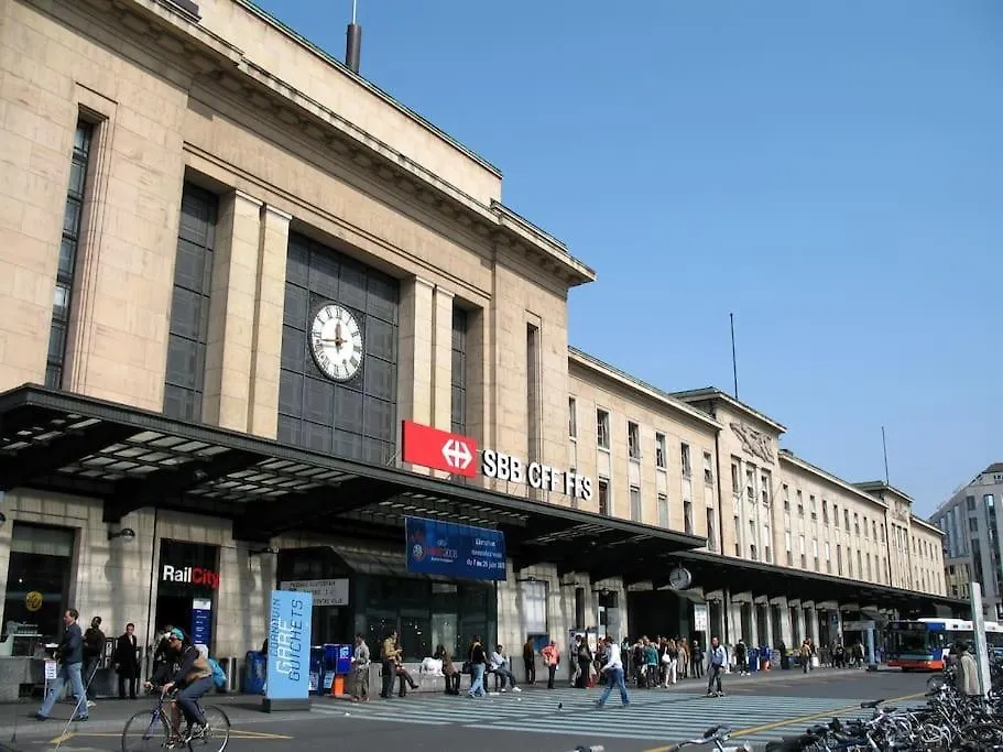 Celui Qui Est Au Centre Appartement Genève Zwitserland