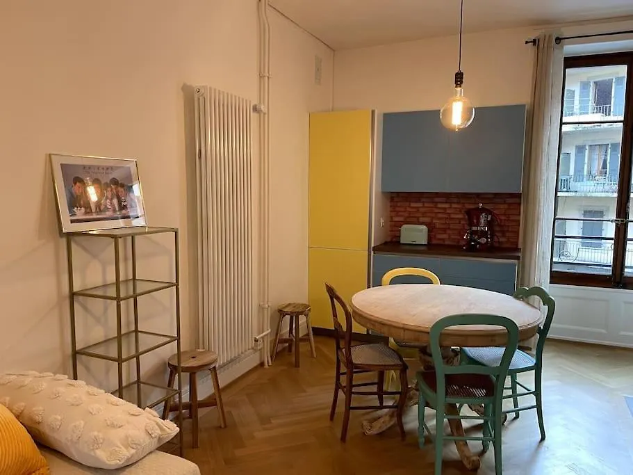 Celui Qui Est Au Centre Apartment Geneva Switzerland