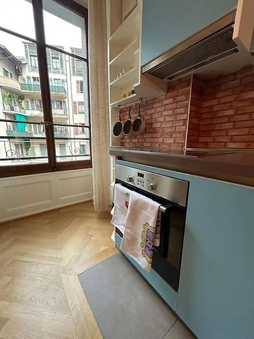 Celui Qui Est Au Centre Apartment Geneva 0*,