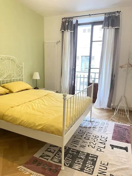Celui Qui Est Au Centre Apartment Geneva Switzerland