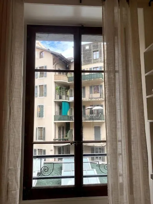 Celui Qui Est Au Centre Διαμέρισμα Γενεύη